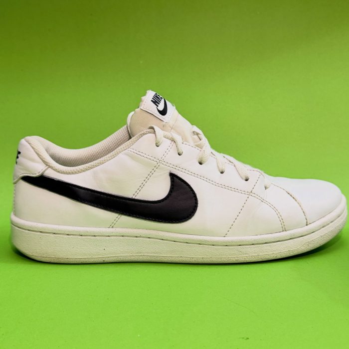 Nike White & Black Low-Top Court Sneakers